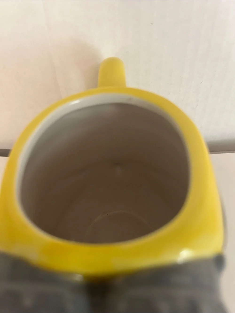 Zak playful yellow